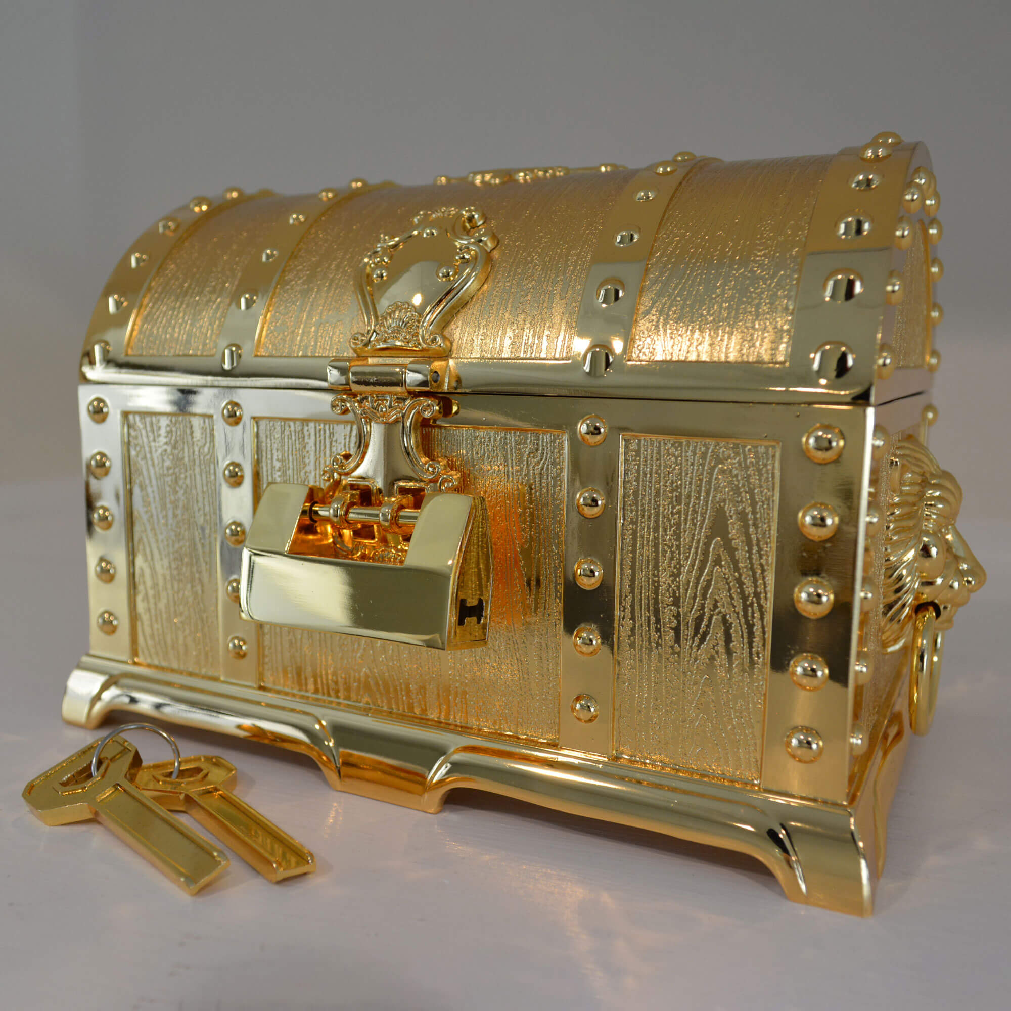 MetalTreasureBox_gold_1_front