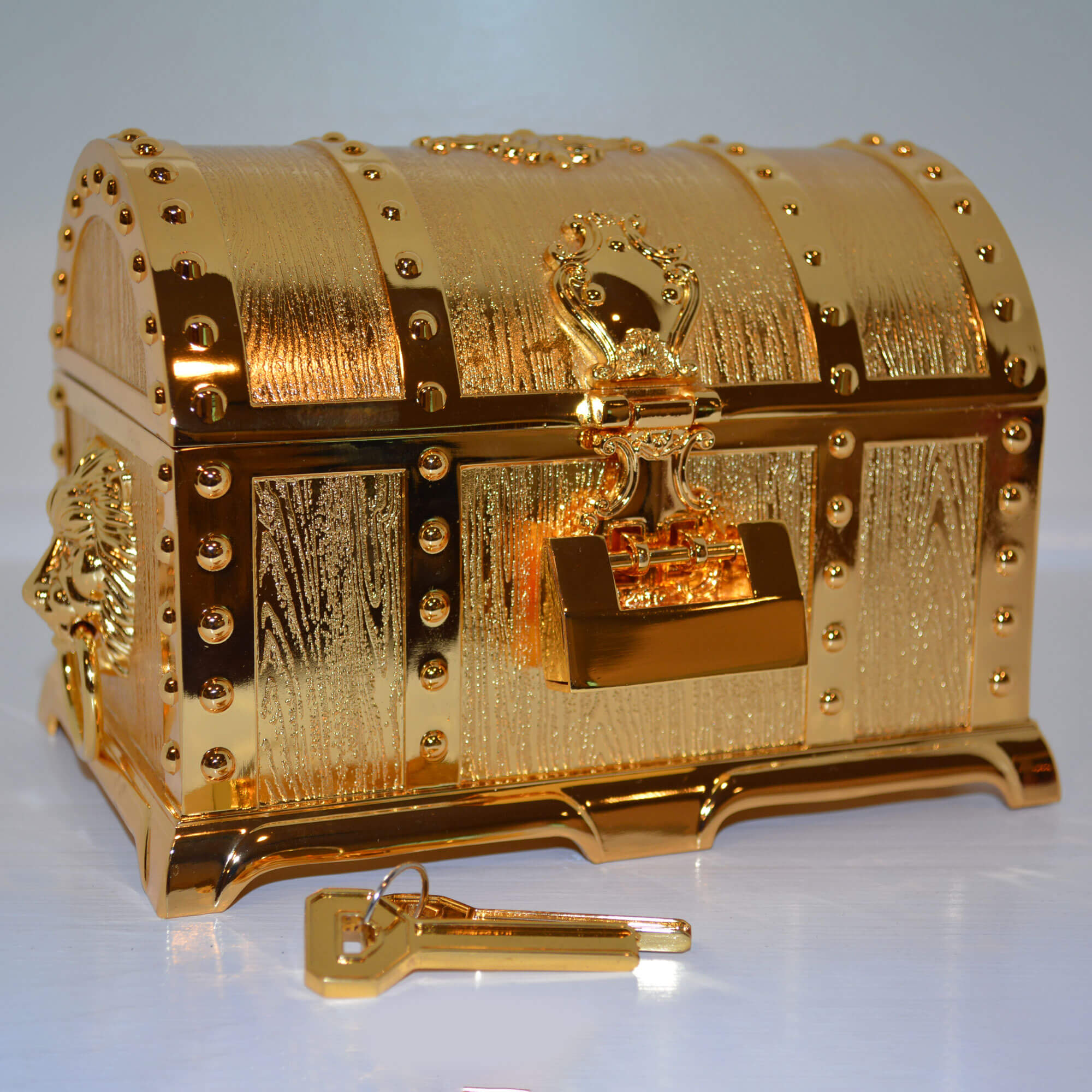 MetalTreasureBox_gold_2_front