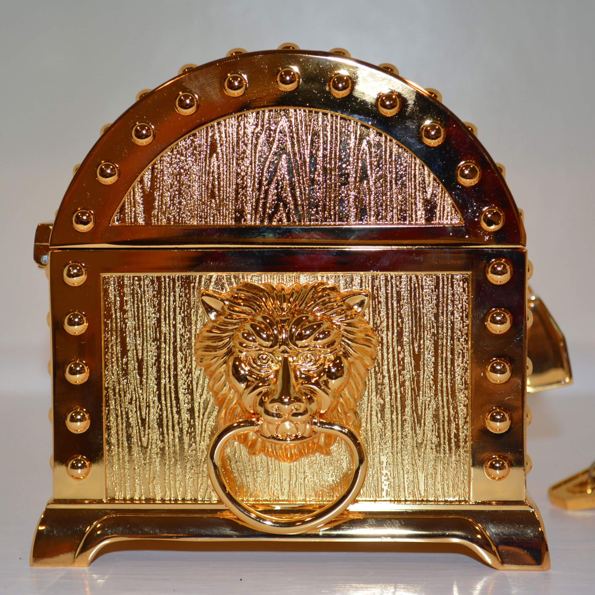 MetalTreasureBox_gold_3_side