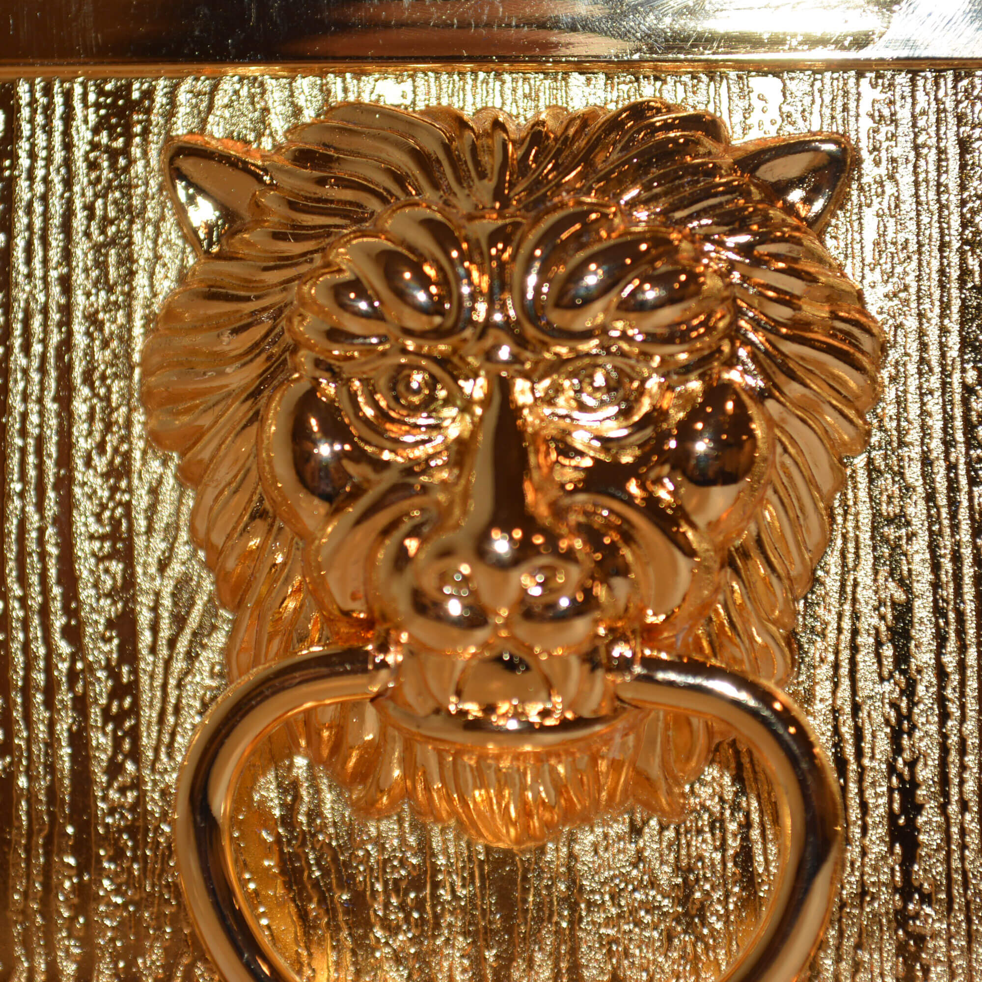 MetalTreasureBox_gold_4_side